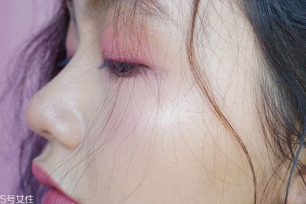 液體眼影適合什么人 液體眼影哪個牌子好用 液體眼影適合什么人 液體眼影哪個牌子好用