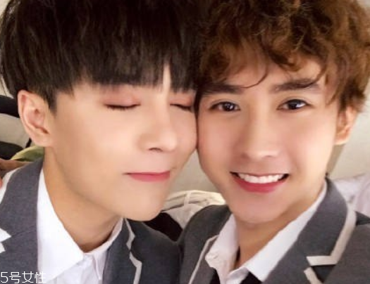 何東東卷毛是什么發(fā)型 何東東最新可愛卷毛發(fā)型 何東東卷毛是什么發(fā)型 何東東最新可愛卷毛發(fā)型