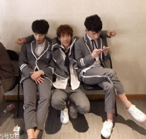 何東東卷毛是什么發(fā)型 何東東最新可愛卷毛發(fā)型 何東東卷毛是什么發(fā)型 何東東最新可愛卷毛發(fā)型