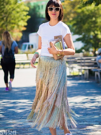 白色t恤怎么搭配？白色t恤常見搭配技巧