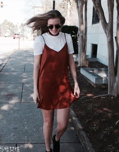 白色t恤怎么搭配？白色t恤常見搭配技巧