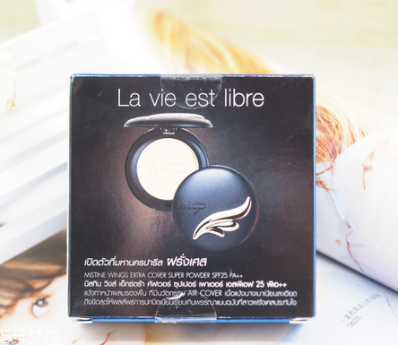 mistine瓷肌粉餅和羽翼粉餅一樣嗎 mistine羽翼粉餅色號(hào)試色 mistine瓷肌粉餅和羽翼粉餅一樣嗎 mistine羽翼粉餅色號(hào)試色