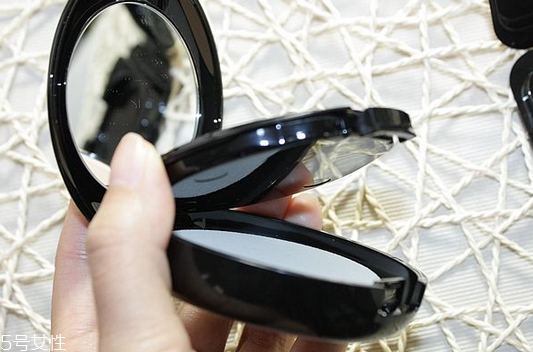 植村秀小燈泡粉餅怎么樣 植村秀小燈泡粉餅使用效果 植村秀小燈泡粉餅怎么樣 植村秀小燈泡粉餅使用效果