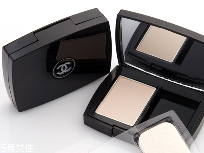 定妝粉如何挑選 定妝粉和粉餅的區(qū)別 定妝粉如何挑選 定妝粉和粉餅的區(qū)別
