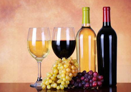 白葡萄酒是什么顏色 白葡萄酒為什么會變色 白葡萄酒是什么顏色 白葡萄酒為什么會變色