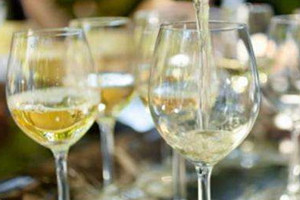 白葡萄酒是什么顏色 白葡萄酒為什么會變色 白葡萄酒是什么顏色 白葡萄酒為什么會變色