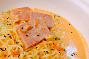 牛奶辛拉面煮多久？牛奶辛拉面牛奶和水的比例