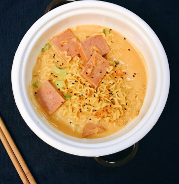 網(wǎng)紅牛奶辛拉面好吃嗎？牛奶辛拉面是黑暗料理嗎