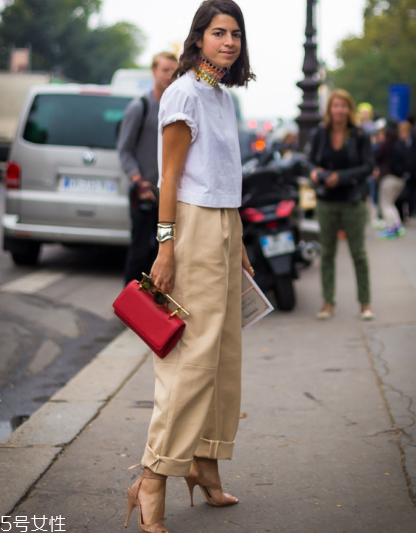 白色t恤配什么褲子？白色t恤搭配褲子圖片