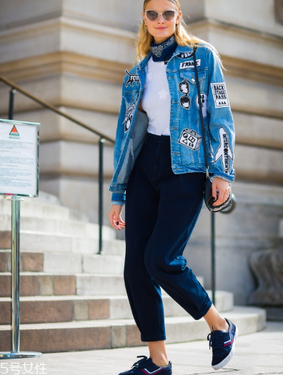 白色t恤搭配什么外套？白色t恤搭配外套圖片