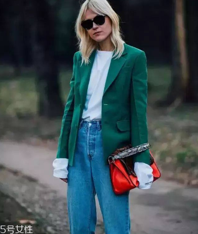 白色t恤搭配什么外套？白色t恤搭配外套圖片