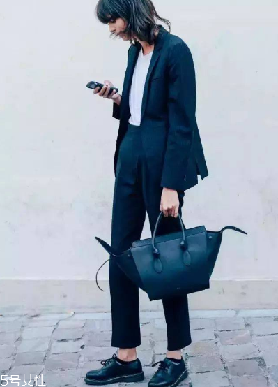 白色t恤搭配什么外套？白色t恤搭配外套圖片