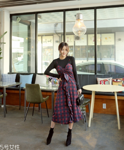 吊帶連衣裙配什么鞋子？吊帶連衣裙搭配鞋子圖片