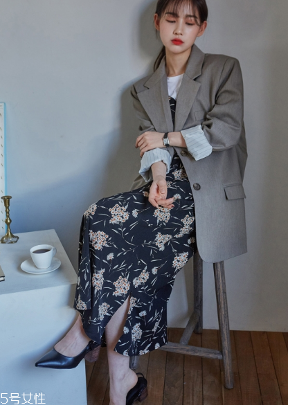 吊帶連衣裙配什么鞋子？吊帶連衣裙搭配鞋子圖片