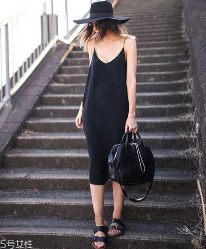 吊帶連衣裙配什么鞋子？吊帶連衣裙搭配鞋子圖片