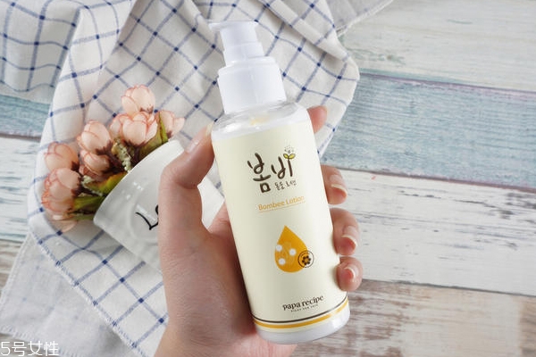 春雨蜂蜜乳致痘嗎 春雨乳液的致痘原因 春雨蜂蜜乳致痘嗎 春雨乳液的致痘原因