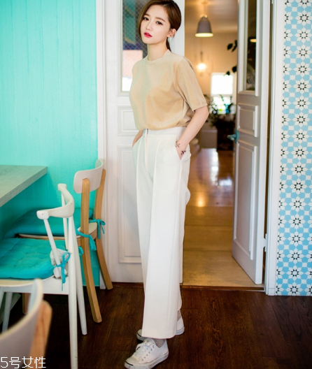 t恤下面穿什么好看？t恤的常見搭配推薦