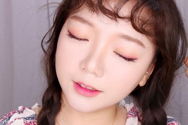 撞色妝怎么化好看 簡單撞色妝圖解教程 撞色妝怎么化好看 簡單撞色妝圖解教程