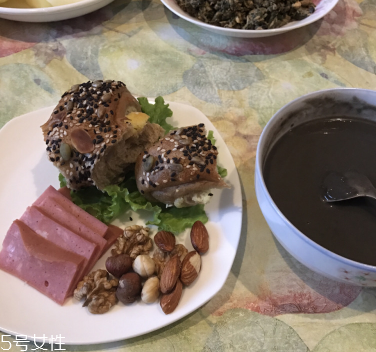 生發(fā)精油每次用多少 生發(fā)精油一次用量 生發(fā)精油每次用多少 生發(fā)精油一次用量