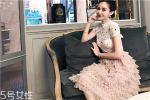 半身裙怎么搭配更優(yōu)雅？半身裙穿搭技巧