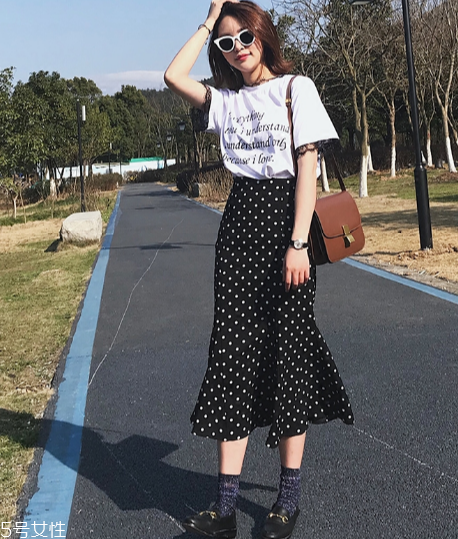 半身裙怎么搭配更優(yōu)雅？半身裙穿搭技巧