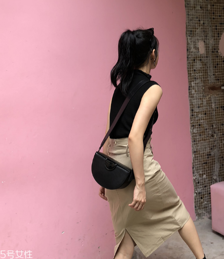 半身裙怎么搭配更優(yōu)雅？半身裙穿搭技巧