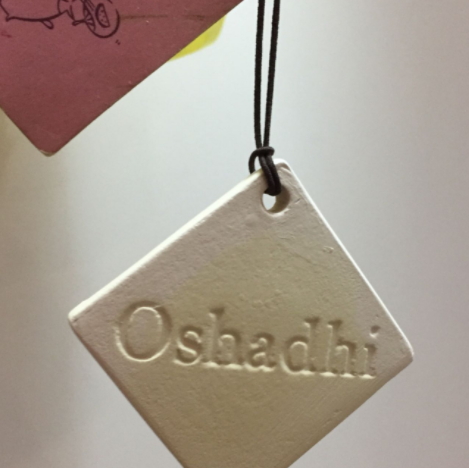 復方精油可以用在臉上嗎？復方精油怎么用在臉上