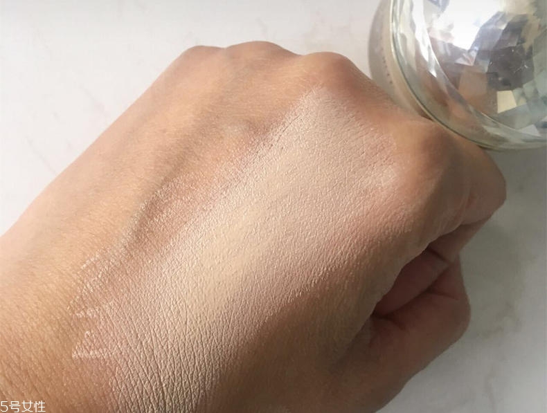 黛珂精致粉霜301和401哪個(gè)好 黛珂粉霜401和301區(qū)別 黛珂精致粉霜301和401哪個(gè)好 黛珂粉霜401和301區(qū)別