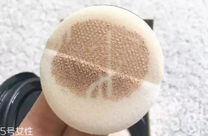 ysl羽毛氣墊和蕾絲氣墊哪個好 ysl蕾絲氣墊和羽毛氣墊區(qū)別 ysl羽毛氣墊和蕾絲氣墊哪個好 ysl蕾絲氣墊和羽毛氣墊區(qū)別