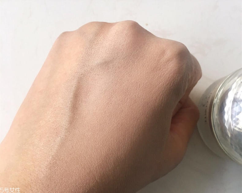 黛珂精致粉霜301和401哪個(gè)好 黛珂粉霜401和301區(qū)別 黛珂精致粉霜301和401哪個(gè)好 黛珂粉霜401和301區(qū)別