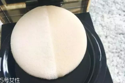 ysl羽毛氣墊和蕾絲氣墊哪個好 ysl蕾絲氣墊和羽毛氣墊區(qū)別 ysl羽毛氣墊和蕾絲氣墊哪個好 ysl蕾絲氣墊和羽毛氣墊區(qū)別