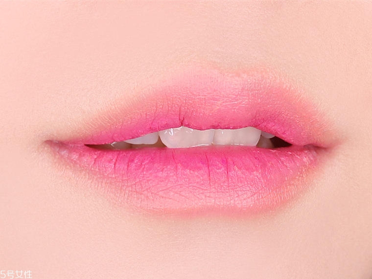 撞色妝怎么化好看 簡單撞色妝圖解教程 撞色妝怎么化好看 簡單撞色妝圖解教程