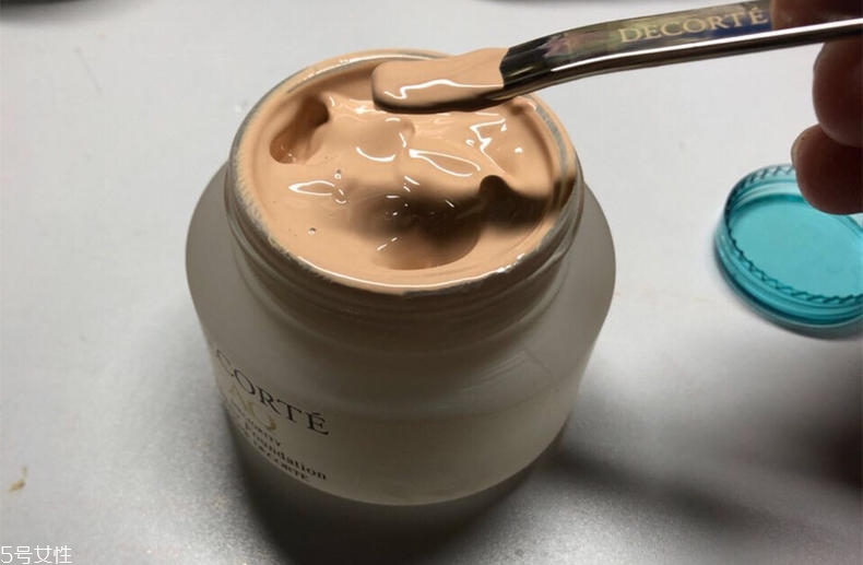 黛珂精致粉霜301和401哪個(gè)好 黛珂粉霜401和301區(qū)別 黛珂精致粉霜301和401哪個(gè)好 黛珂粉霜401和301區(qū)別