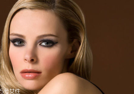 芭比布朗粉底液如何選擇色號 芭比布朗粉底液最白色號 芭比布朗粉底液如何選擇色號 芭比布朗粉底液最白色號