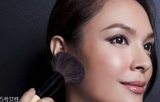 修容粉和修容膏哪種適合新手 修容粉和修容膏的優(yōu)缺點(diǎn) 修容粉和修容膏哪種適合新手 修容粉和修容膏的優(yōu)缺點(diǎn)