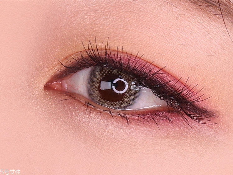 撞色妝怎么化好看 簡單撞色妝圖解教程 撞色妝怎么化好看 簡單撞色妝圖解教程