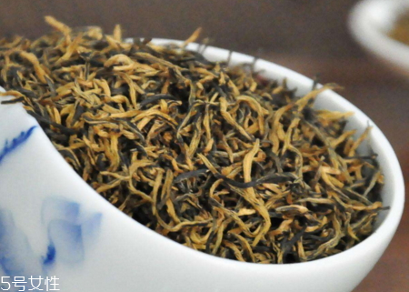 金駿眉什么顏色好 金駿眉湯色特點 金駿眉什么顏色好 金駿眉湯色特點