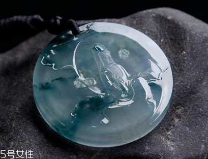 翡翠可以戴著洗澡嗎？翡翠洗澡能戴嗎