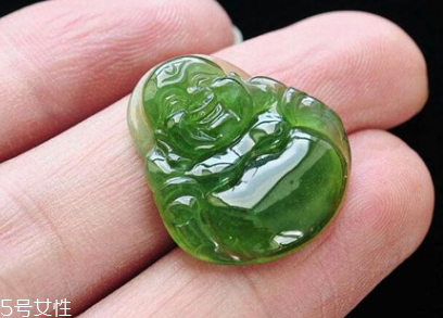 翡翠可以戴著洗澡嗎？翡翠洗澡能戴嗎