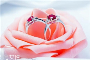 碧璽戒指一般多少錢？碧璽戒指的市場(chǎng)價(jià)值