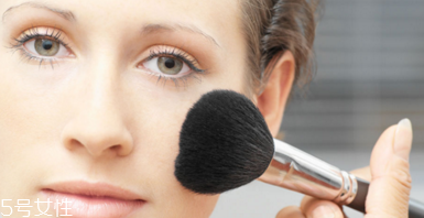 紀梵希四宮格散粉的色號挑選 紀梵希四格散粉使用方法 紀梵希四宮格散粉的色號挑選 紀梵希四格散粉使用方法