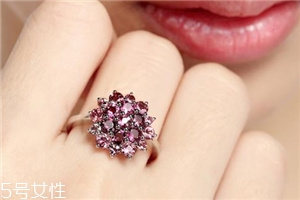 碧璽戒指面劃痕怎么辦？碧璽戒指劃痕修復(fù)方法