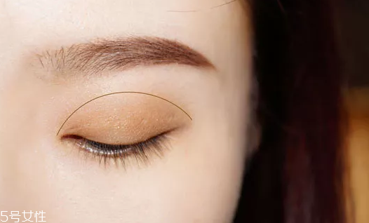 戴眼鏡需要畫(huà)臥蠶嗎 戴眼鏡化妝的具體步驟