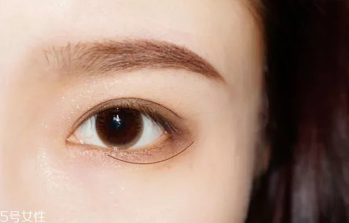 戴眼鏡需要畫(huà)臥蠶嗎 戴眼鏡化妝的具體步驟