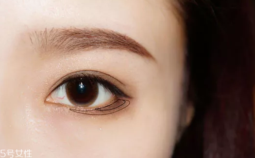 戴眼鏡需要畫(huà)臥蠶嗎 戴眼鏡化妝的具體步驟