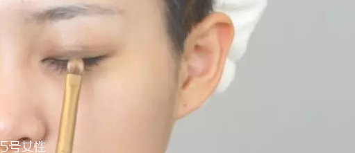 戴眼鏡化濃妝好看嗎 戴眼鏡化濃妝還是淡妝 戴眼鏡化濃妝好看嗎 戴眼鏡化濃妝還是淡妝