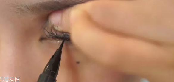 戴眼鏡化濃妝好看嗎 戴眼鏡化濃妝還是淡妝 戴眼鏡化濃妝好看嗎 戴眼鏡化濃妝還是淡妝