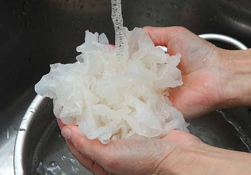 新鮮銀耳和干銀耳哪種好 干銀耳和新鮮銀耳有什么區(qū)別 新鮮銀耳和干銀耳哪種好 干銀耳和新鮮銀耳有什么區(qū)別