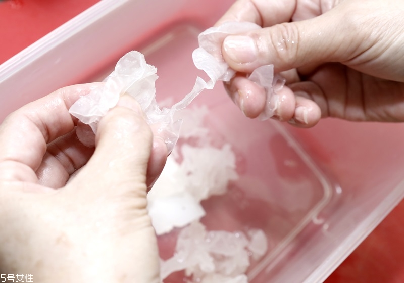 新鮮銀耳和干銀耳哪種好 干銀耳和新鮮銀耳有什么區(qū)別 新鮮銀耳和干銀耳哪種好 干銀耳和新鮮銀耳有什么區(qū)別