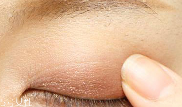 圓眼睛怎么畫下眼線 這么畫擺脫眼大無神 圓眼睛怎么畫下眼線 這么畫擺脫眼大無神